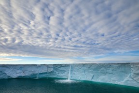 世界游泳接力队训练营营养与康复方案第53版公布，游泳接力赛世界纪录